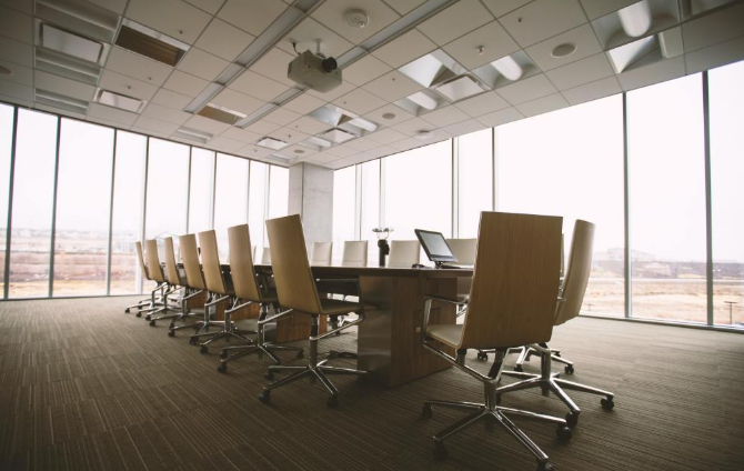 辦公室裝修會議室設計落地窗的優(yōu)勢與劣勢分析 辦公室裝修會議室設計落地窗的優(yōu)勢與劣勢分析