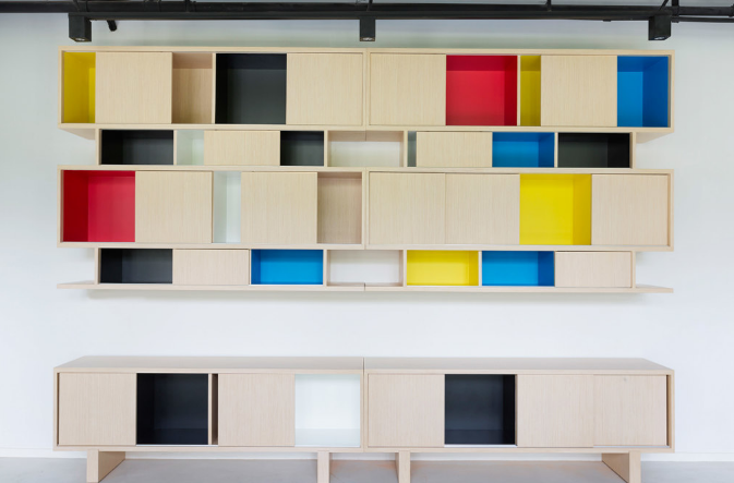 上海辦公室裝修設(shè)計:木質(zhì)辦公桌的巧妙運用