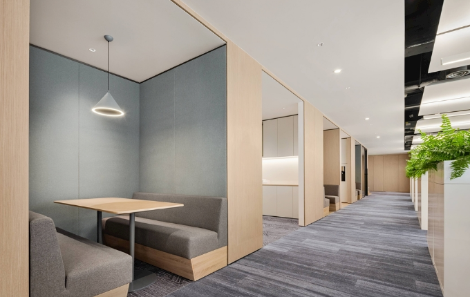 辦公室裝修設(shè)計(jì)：淺黃色地坪漆，打造溫馨高效工作空間